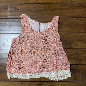 Patterned crop top with lace detail